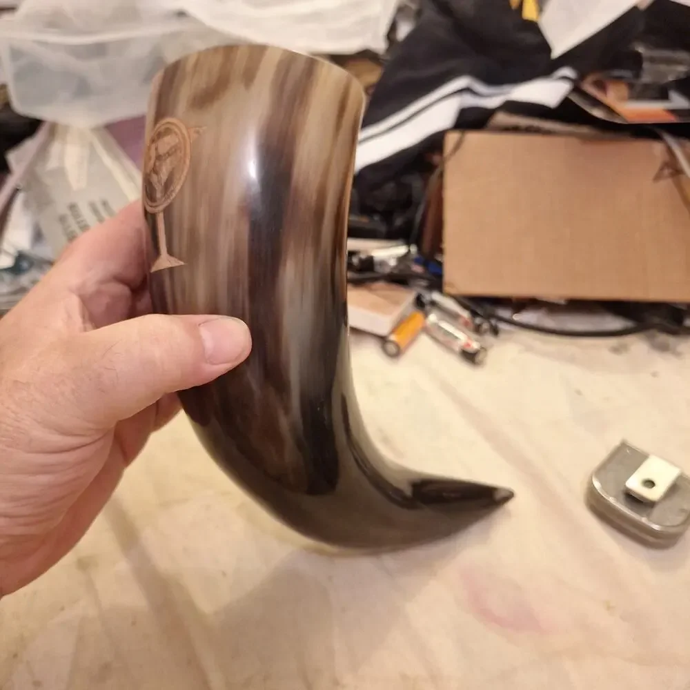 10” Viking Drinking Horn W Natural Curve & Blend Of Colors With Etched Design